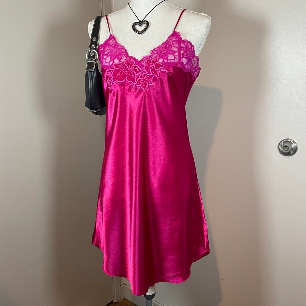 Vintage lingerie fuchsia pink floral lace trim medium short slip dress
